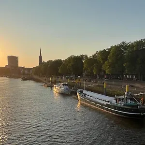 Botel Kuestenmotorschiff Aventura, Bremen